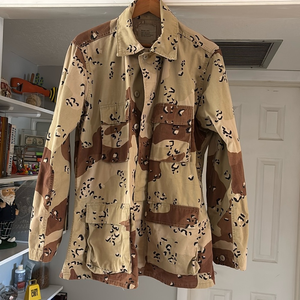 Men’s military chocolate chip jacket.
